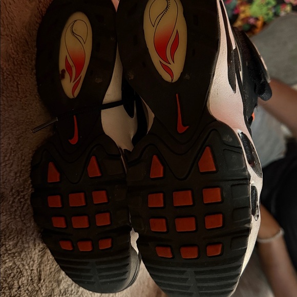 Nike Kids Black and Orange Sneakers - Picture 5 of 5